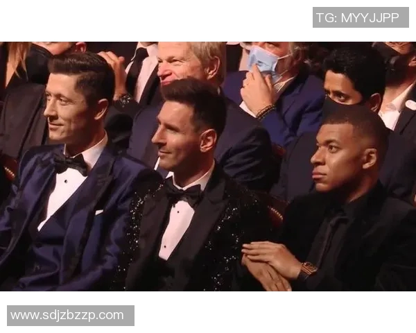 外国足球明星化身老年人展现人生百态引发热议